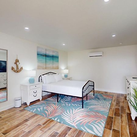 Bella Vista & Four Winds House Villa Mustang Beach Bagian luar foto